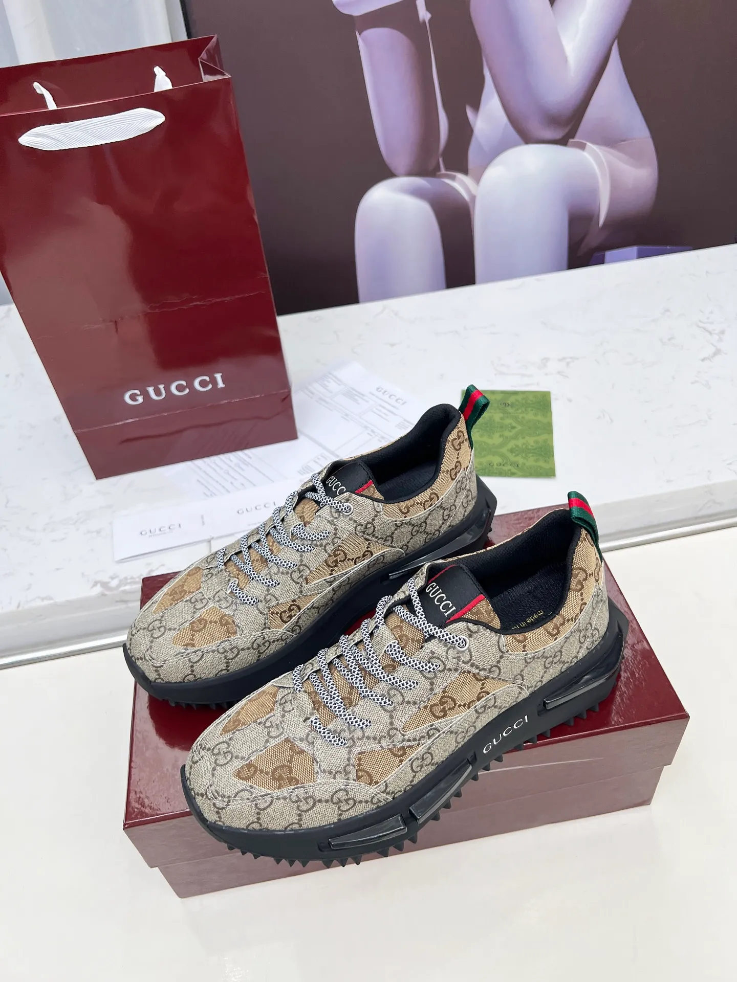 👟👟Ex-factory price 560👟👟 ❤️‍🔥❤️‍🔥❤️‍🔥Gucci series 2.0 sports shoes are made with heavy investment❤️‍🔥❤️‍🔥❤️‍🔥Renewed interpretation of the brand's iconic striped webbing elements😍😍When retro genes collide with futuristic design🎊🎊This new pair of Gucci shoes directly reaches the trend threshold💥 ✔️Caron color contrast + classic stripes, GG reflective piping, visual impact, and comes with high-light filter when out on the street ✔️Multi-layer structure of different materials, mesh breathability, leather shaping, outsole EVA foam and TPU combination😍😍😍Fashion and practicality online ✔️Details of double G midsole + iconic double G lock shoelaces, retro DNA is crazy and restless, and every step is based on the trendy aesthetic❤️❤️❤️❤️ Matching code: male 39-44
